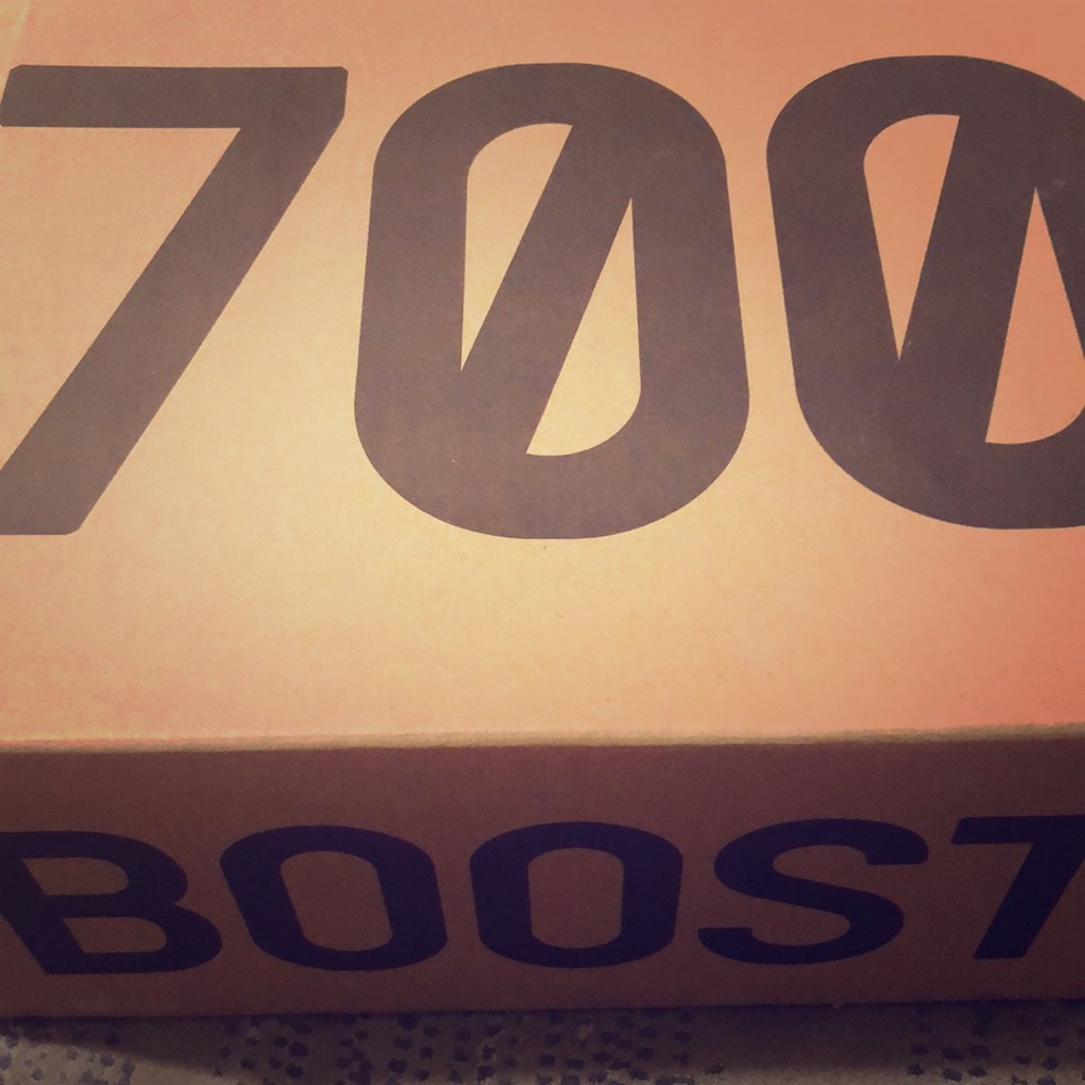 YEEZY BOOST 700
